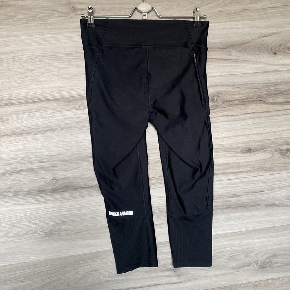 EUC- Women’s Under Armour Athletic Leggings Capris, S - Picture 3 of 5